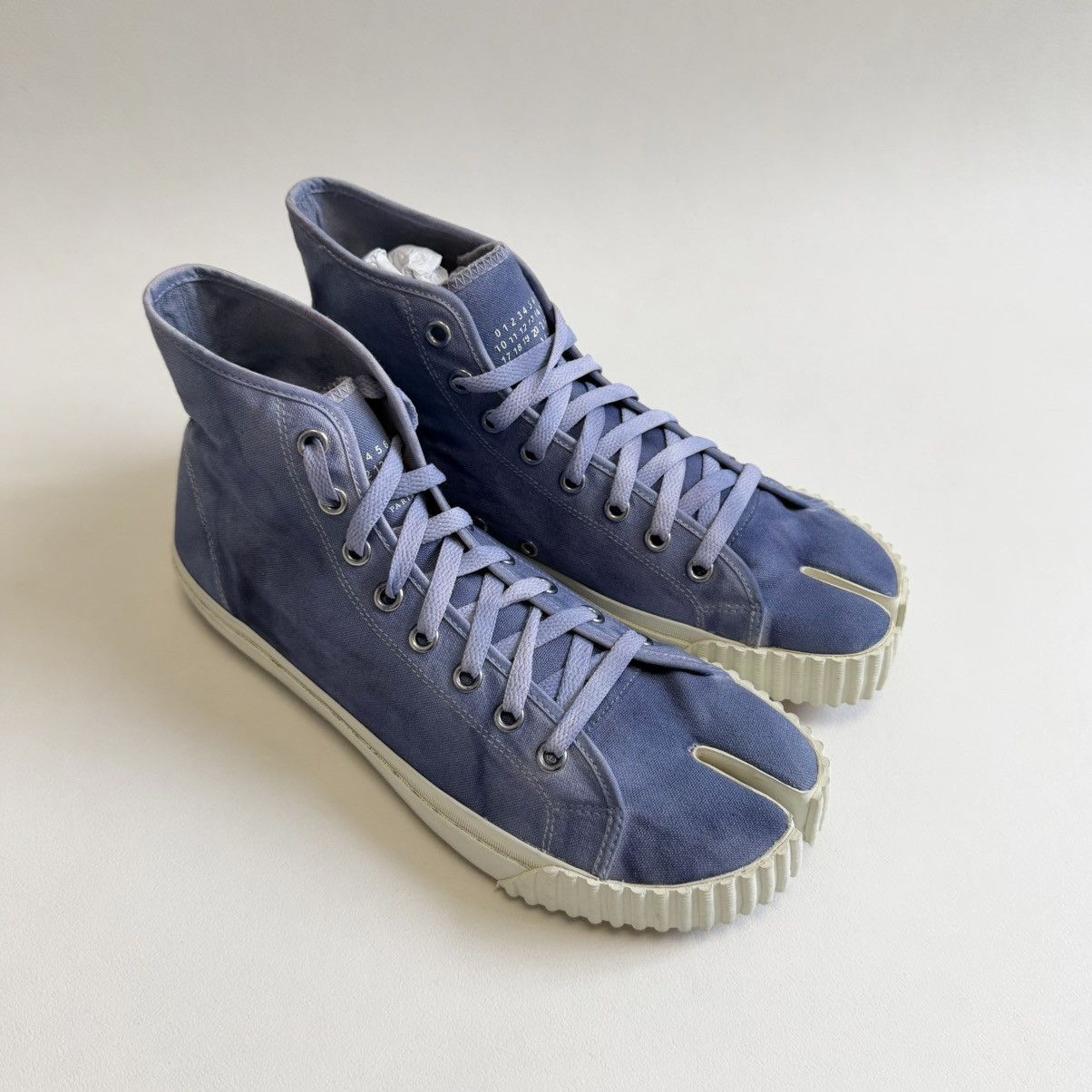 Maison Margiela Sample Blue Tie Dye Canvas Tabi Sneakers Size US 11 / EU 44 - 17 Thumbnail