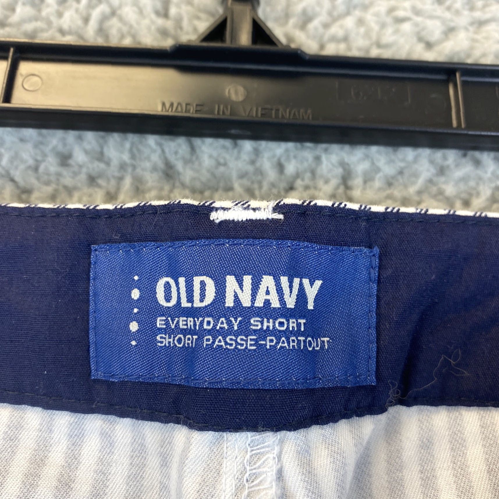 Old Navy VINTAGE Old Navy Womens Shorts Size 12 Chino Blue White Striped 34In Waist Size 34" / US 12 / IT 48 - 4 Thumbnail