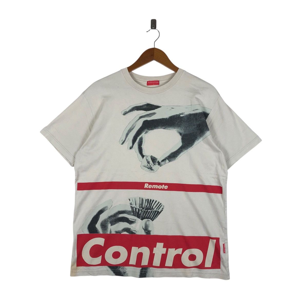 Barbara Kruger BARBARA KRUGER Remote Control Poster Print T-Shirt Size US L / EU 52-54 / 3 - 1 Thumbnail