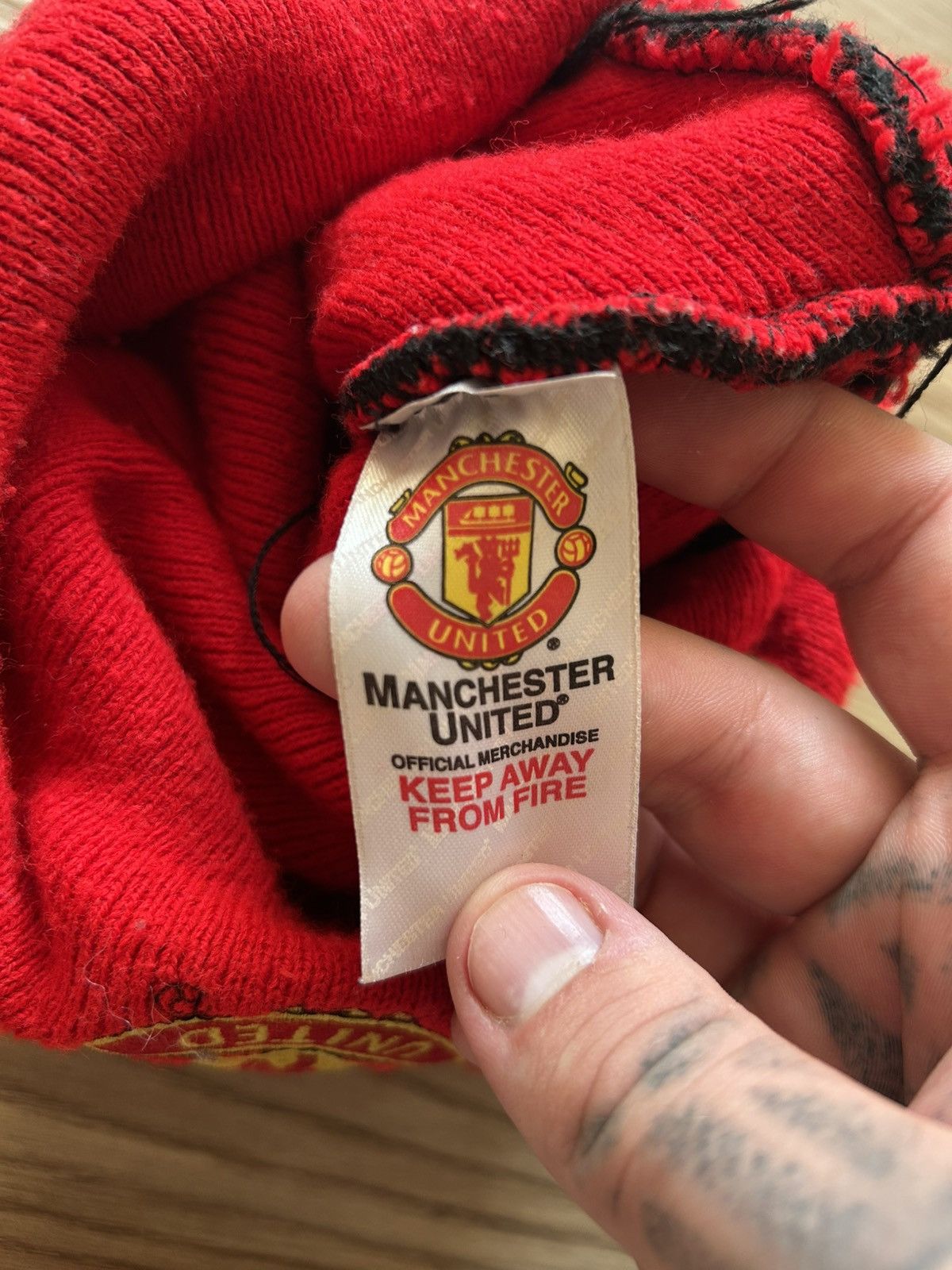 Vintage Vintage Manchester United Embroidered Beanie Black / Red Size ONE SIZE - 4 Thumbnail