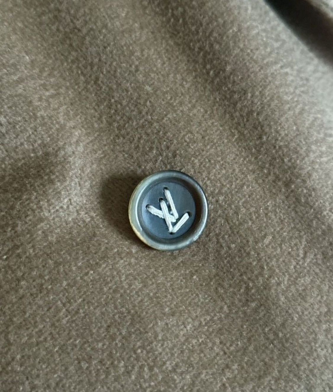 Louis Vuitton Louis Vuitton Double Breasted Wool Logo LV Button Heavy Coat Size US M / EU 48-50 / 2 - 4 Thumbnail