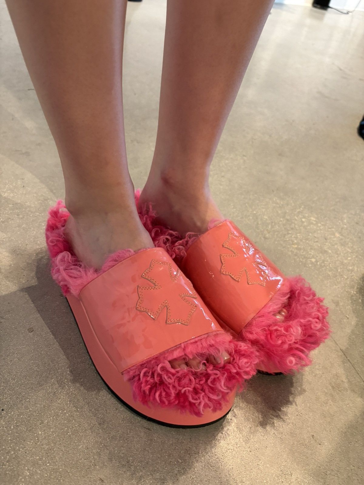 Chrome Hearts Pink Furry Slides Size US 10 / IT 40 - 6 Thumbnail