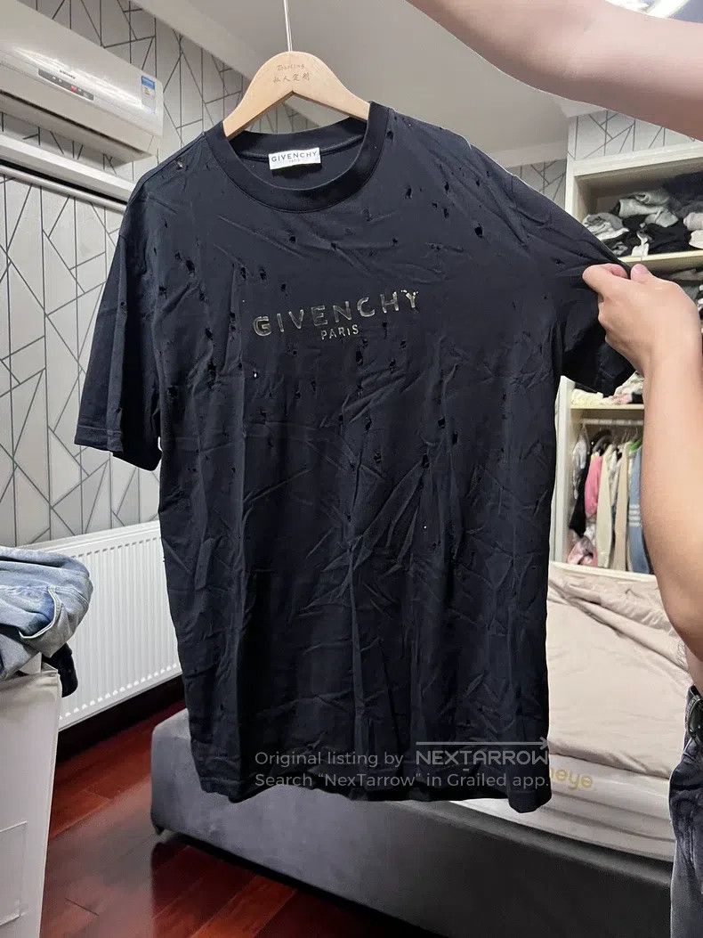 Givenchy Givenchy Small Ripped, Gold Foil Damaged Logo Short Sleeve Size US L / EU 52-54 / 3 - 1 Thumbnail