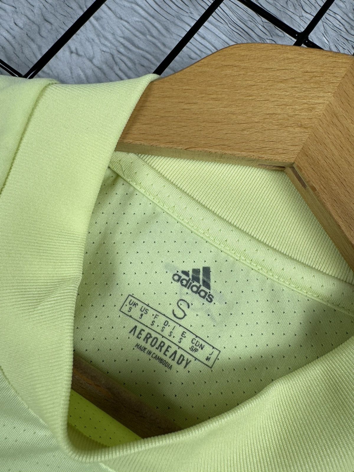 Adidas × Vintage Vintage Arsenal 2020 Adidas Pre match Jersey Blokcore S sz Size US S / EU 44-46 / 1 - 7 Thumbnail