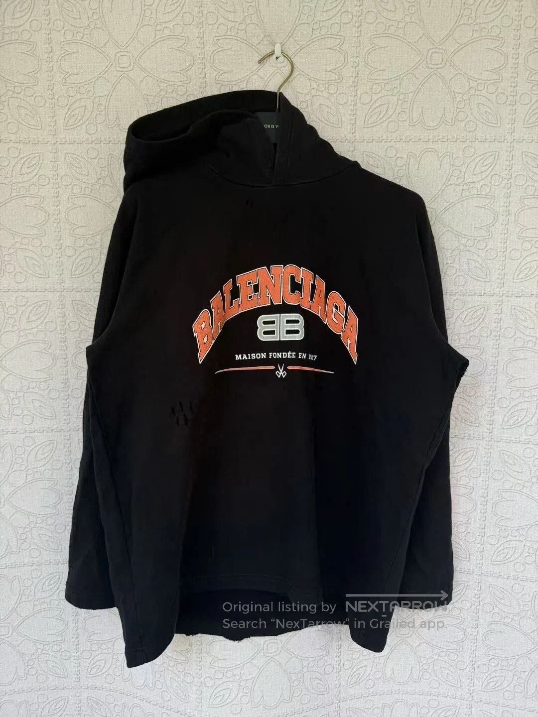 Balenciaga balenciaga vintage logo hoodie size m. Size US M / EU 48-50 / 2 - 3 Thumbnail