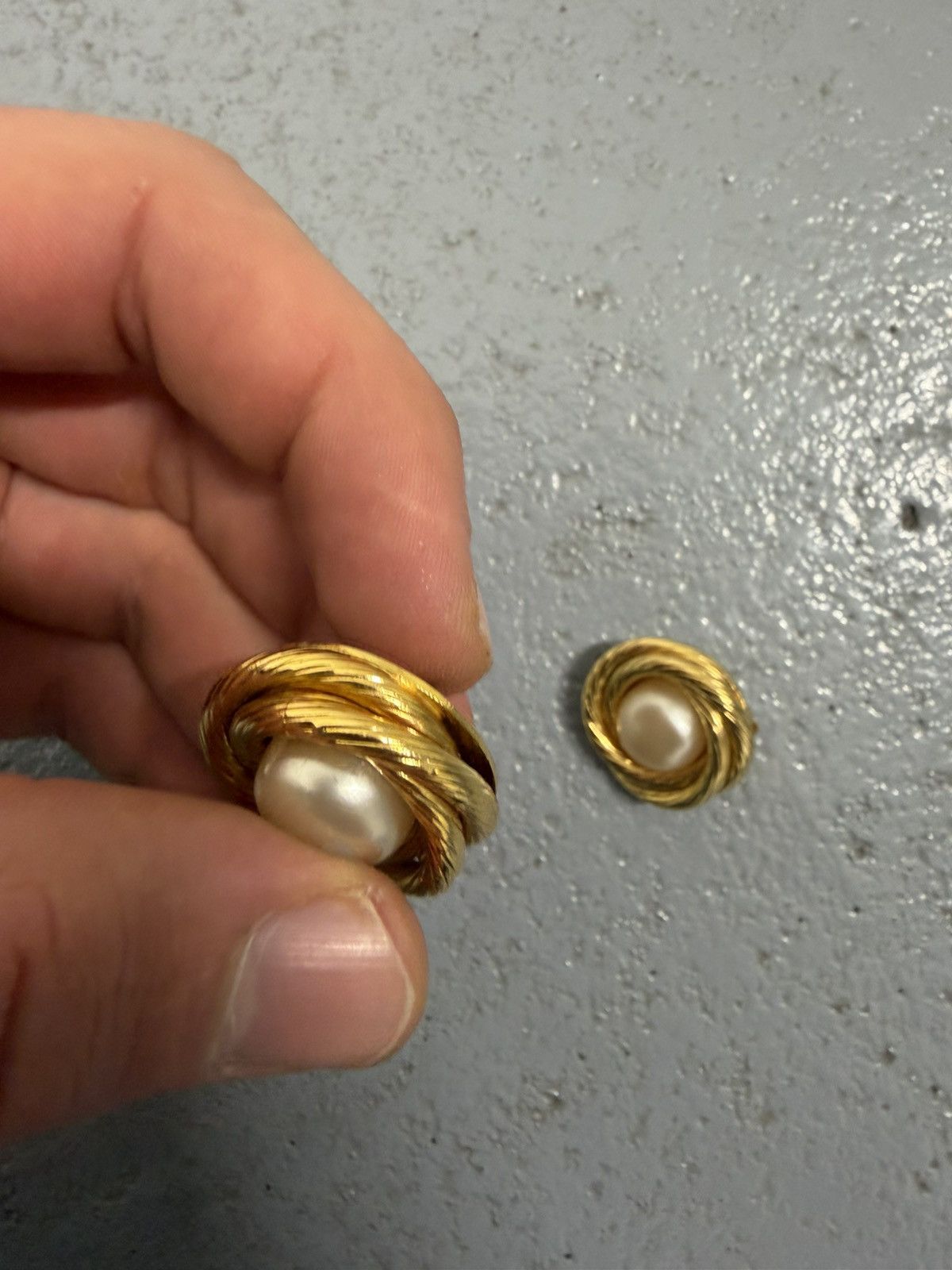Chanel Vibtage Chanel Pearl Gold Plated Earrings Size ONE SIZE - 4 Thumbnail