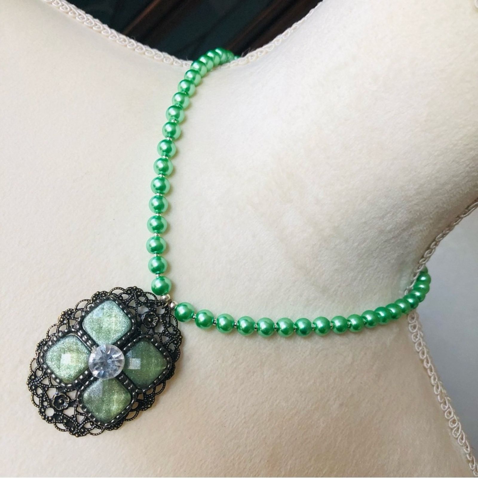 Handmade Handcrafted repurpose speckle green glass Pearl necklace Size ONE SIZE - 1 Thumbnail