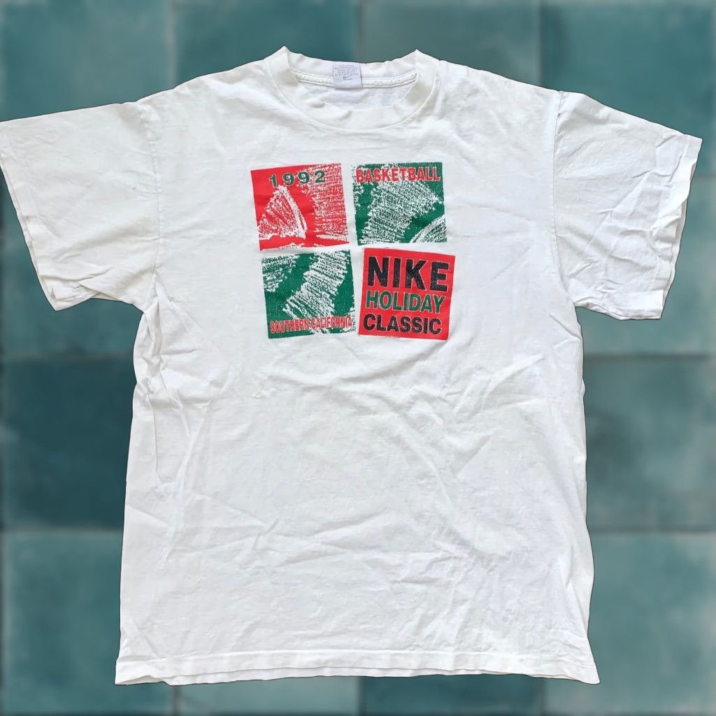 Nike VINTAGE Nike T Shirt Mens XL White Crew Neck Short Sleeve Jord an Holiday Classics Christmas 90s Rare Size US XL / EU 56 / 4 - 1 Thumbnail