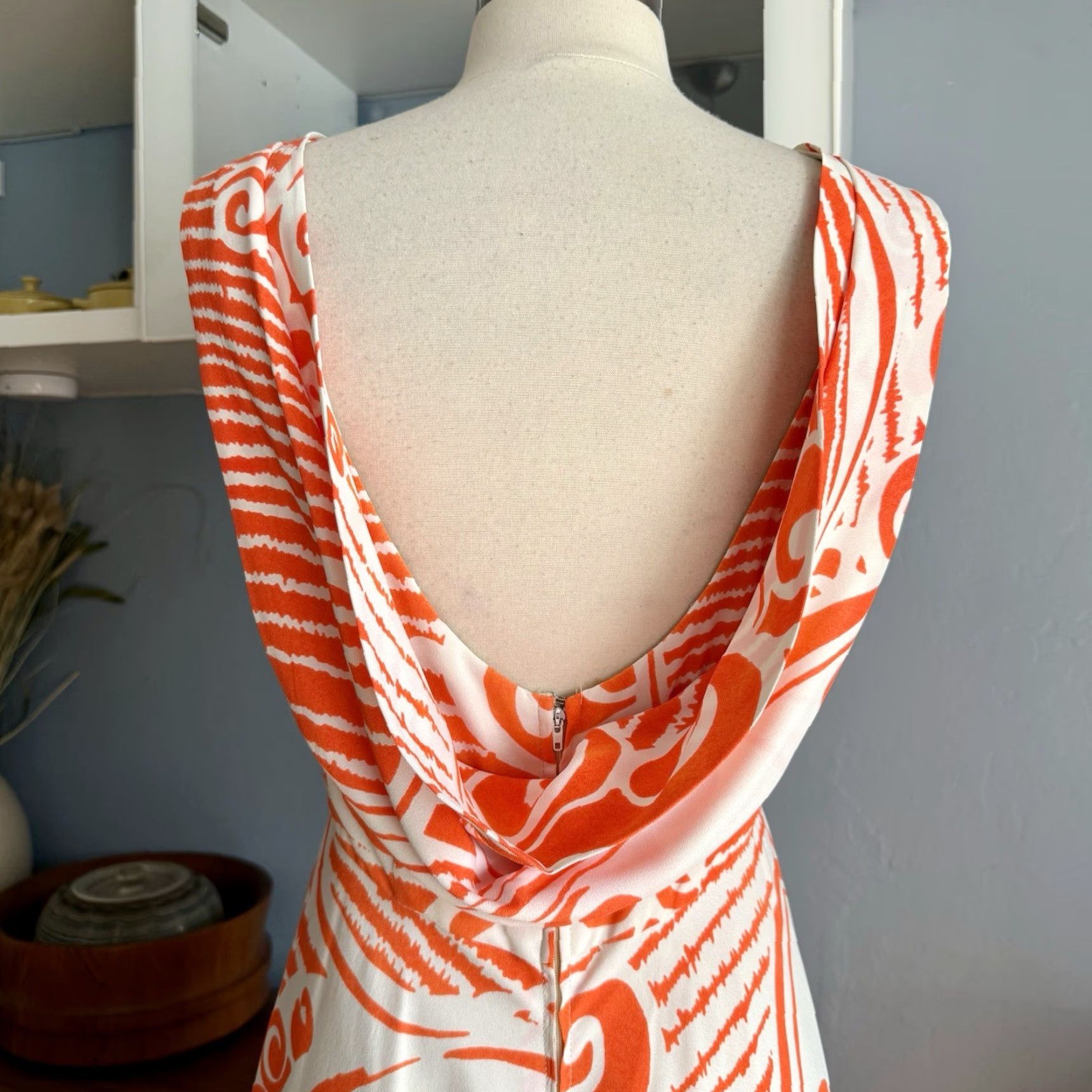 Avenue VINTAGE Young Dimension Saks Fifth Avenue Maxi Dress S/M Orange/White 70s Psychedelic Retro Sleeveless V-Neck Pullover Long Dress Womens Boys? Size S / US 4 / IT 40 - 6 Thumbnail