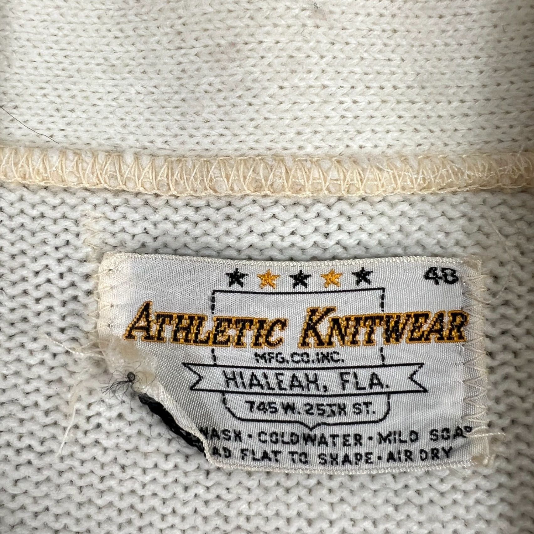 Vintage VINTAGE Athletic Knitwear Cardigan Sweater Women's Small White 80s Preppy Button Down V-Neck Knitwear Pockets Size S / US 4 / IT 40 - 4 Thumbnail