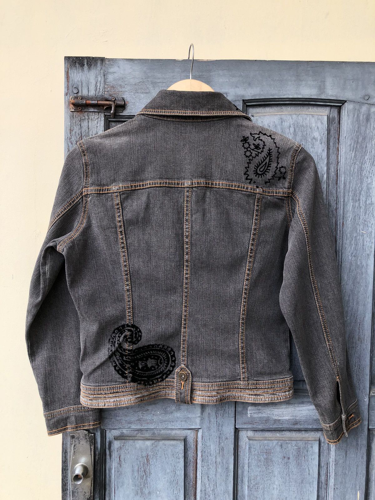 Vintage Eterno Belleza Paisley Black Denim Jacket Vintage Style Size M / US 6-8 / IT 42-44 - 2 Thumbnail