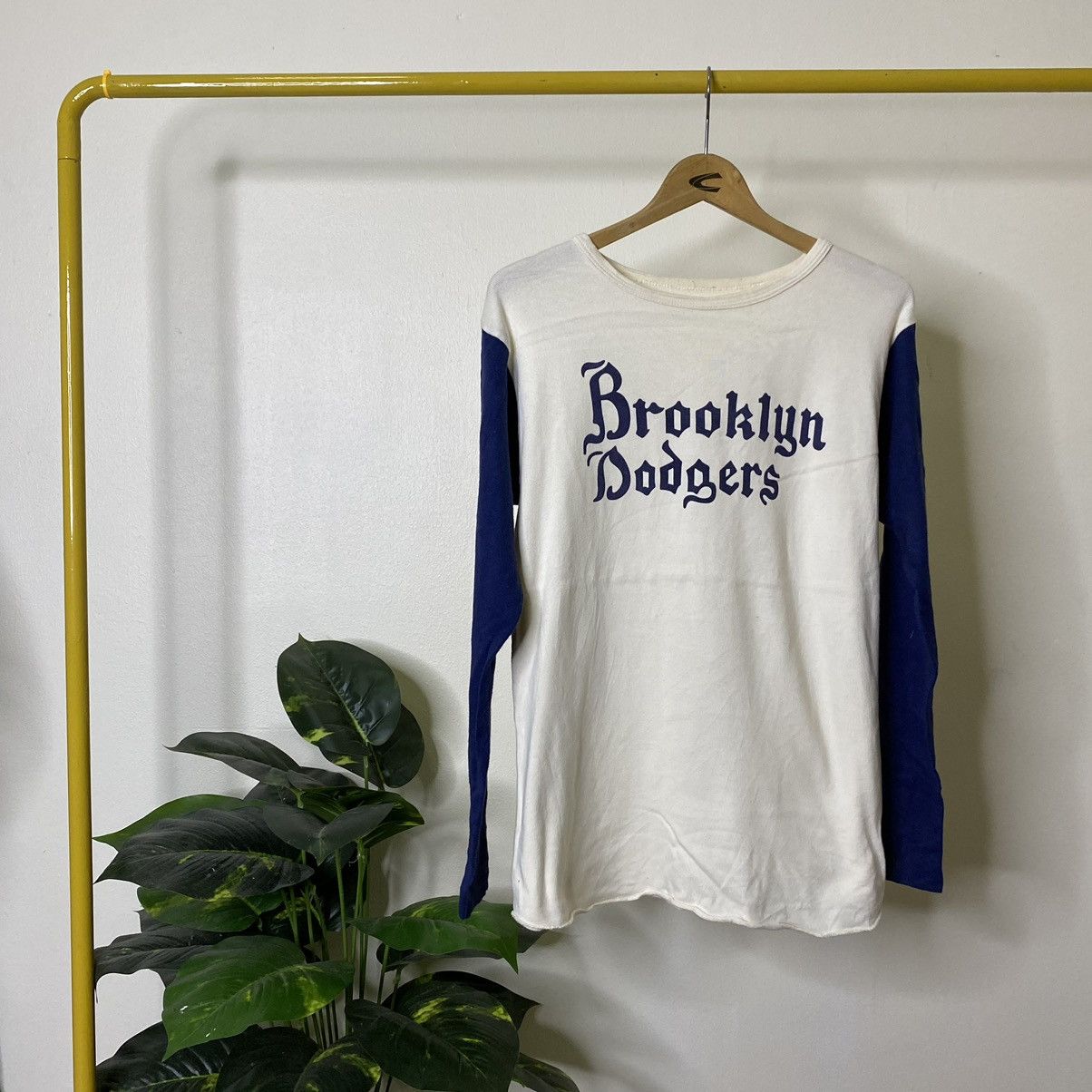 Japanese Brand × MLB Topaz x Brooklyn Dodgers MLB Raglan T Shirt Made in Japan Size US S / EU 44-46 / 1 - 1 Thumbnail