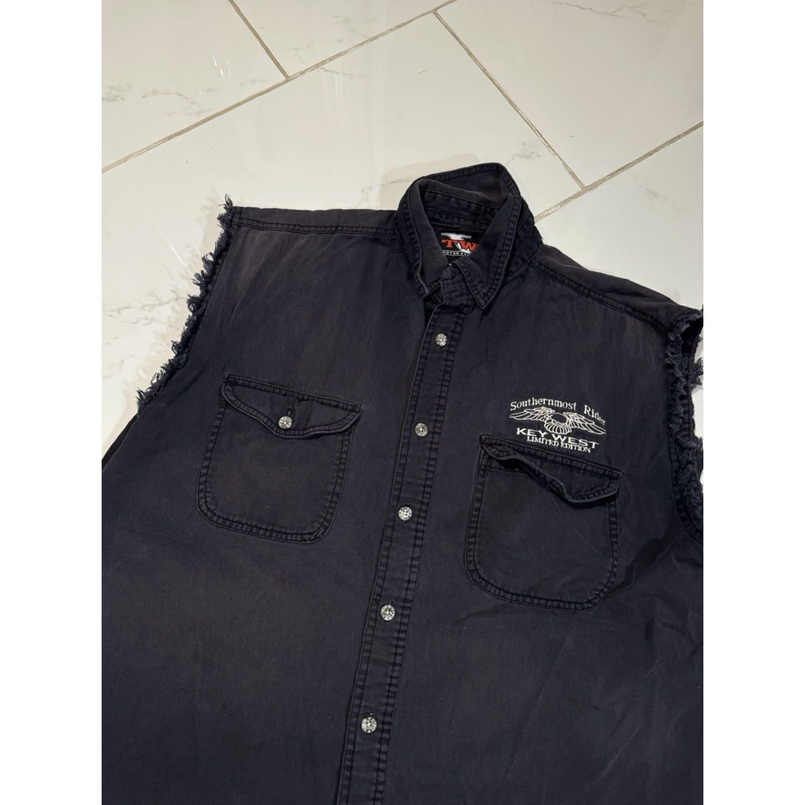 Vintage VINTAGE Key West Embroidered Black Cutoff Vest Button-Up Shirt L Men Sleeveless Size US L / EU 52-54 / 3 - 5 Thumbnail