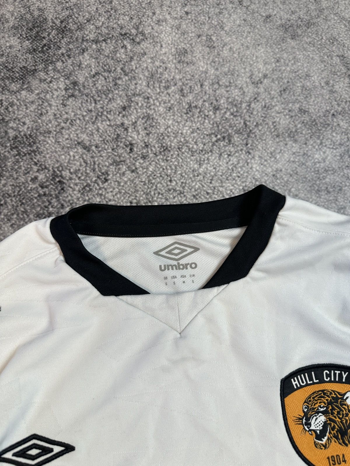 Umbro Umbro Hull City Soccer Jersey Streetwear Rare Casual VTg S Size US S / EU 44-46 / 1 - 4 Thumbnail