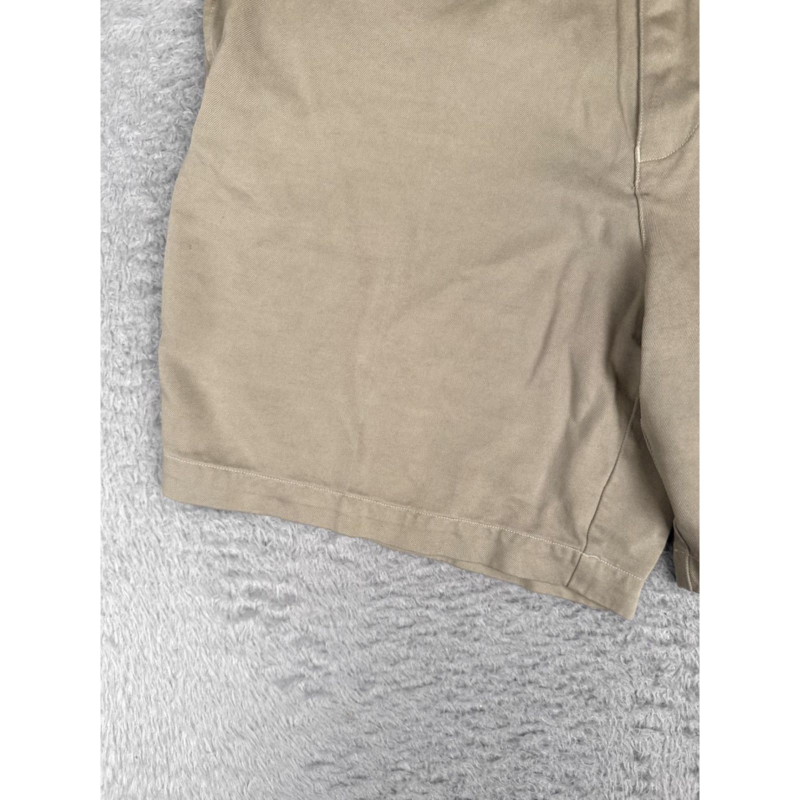 Tommy Bahama Tommy Bahama Shorts Mens 33 Khaki 100% Silk Chino Flat Front Golf Casual Size US 33 - 3 Thumbnail