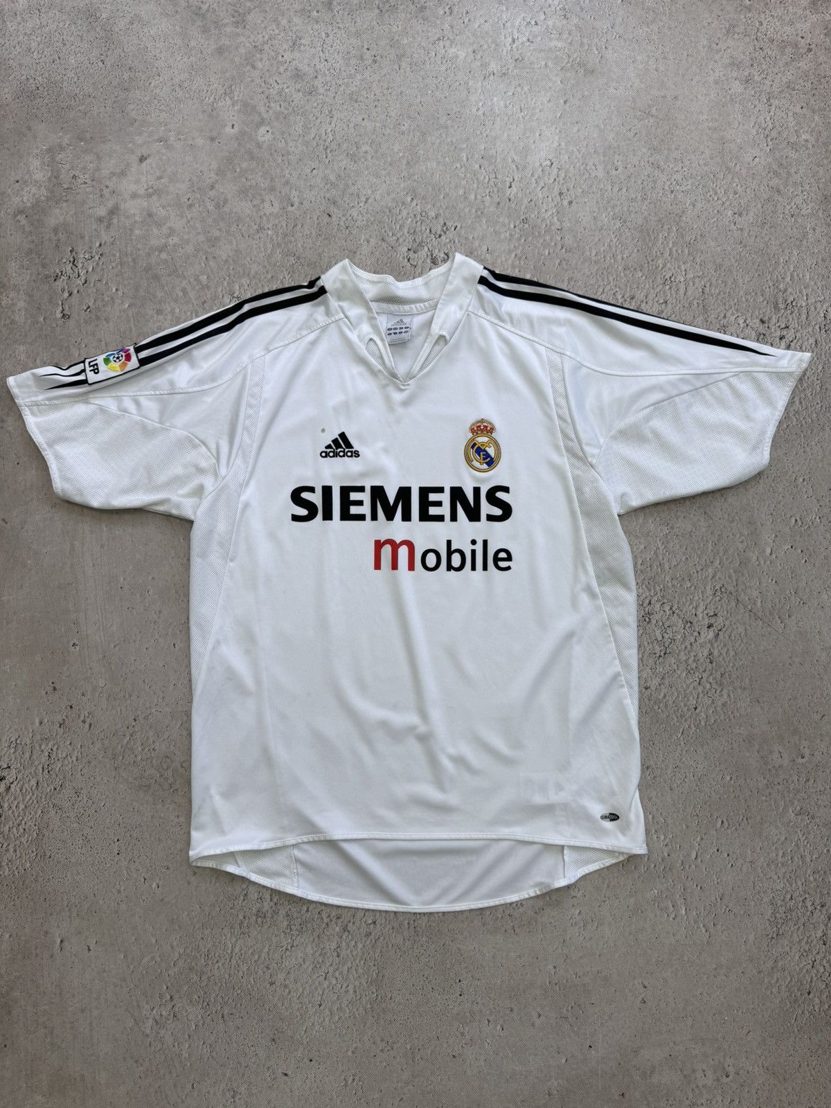 Adidas BLOCKCORE💯💯Adidas Y2K Real Madrid 2004-05 Home jersey Size US L / EU 52-54 / 3 - 1 Thumbnail