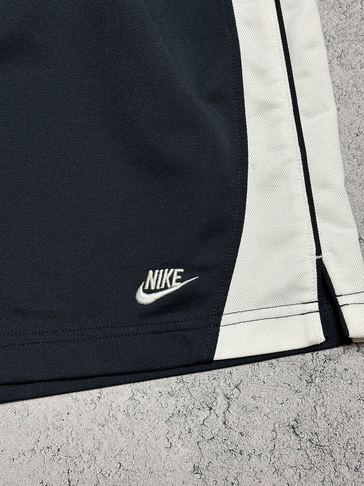Nike Vintage Nike Running Swoosh Shorts Size L Y2K Size US 34 / EU 50 - 4 Thumbnail