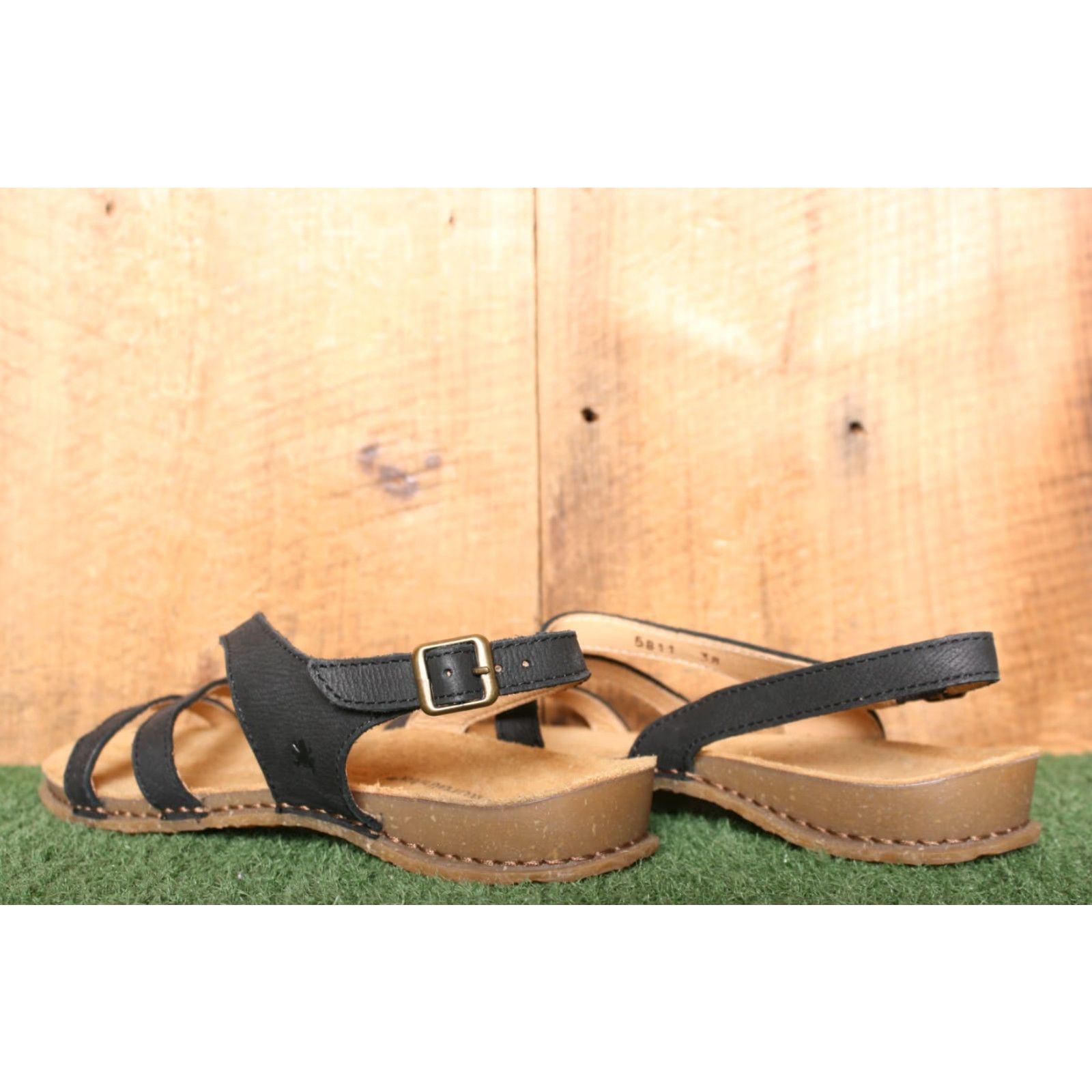 Vintage VINTAGE El Naturalista Slingsback Sandals Leather Black Slingback Women's 8 EU 38 US 8 Size US 8 / IT 38 - 2 Thumbnail