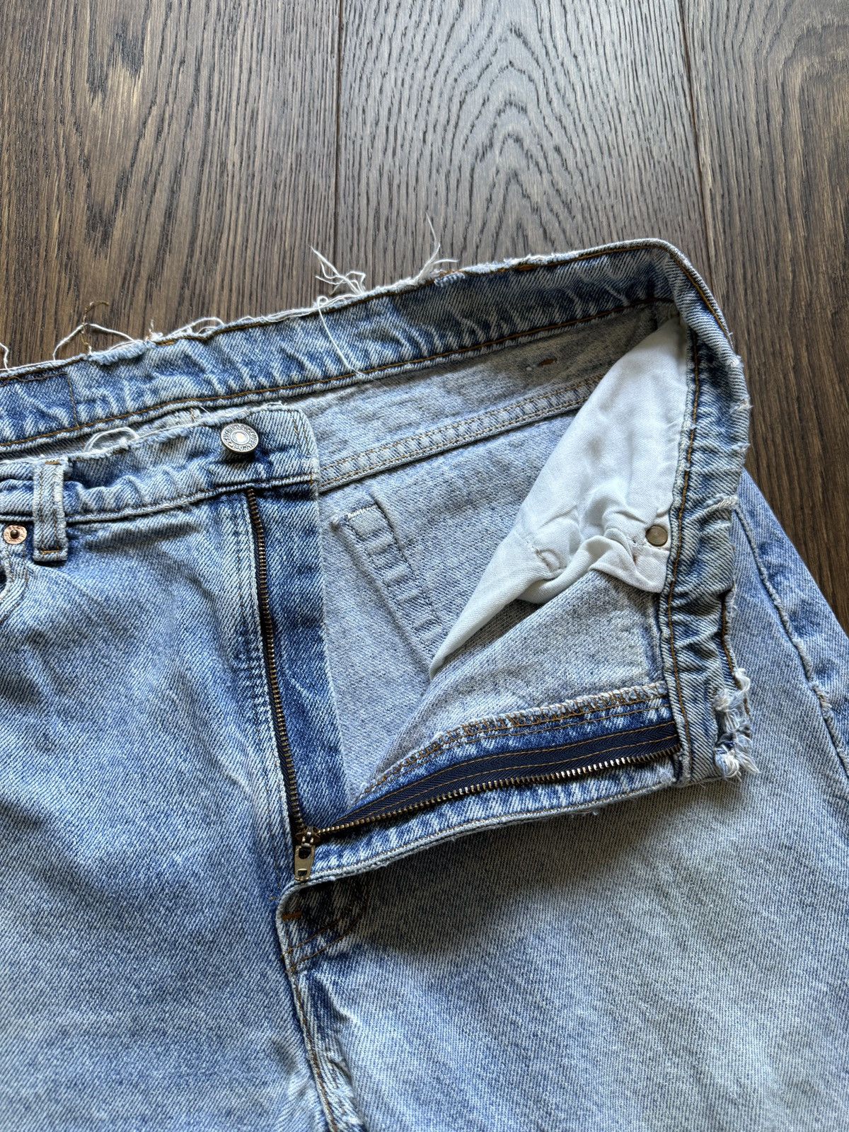Vintage Vintage Levi's 505 Thrashed Denim Jeans Size US 36 / EU 52 - 7 Thumbnail