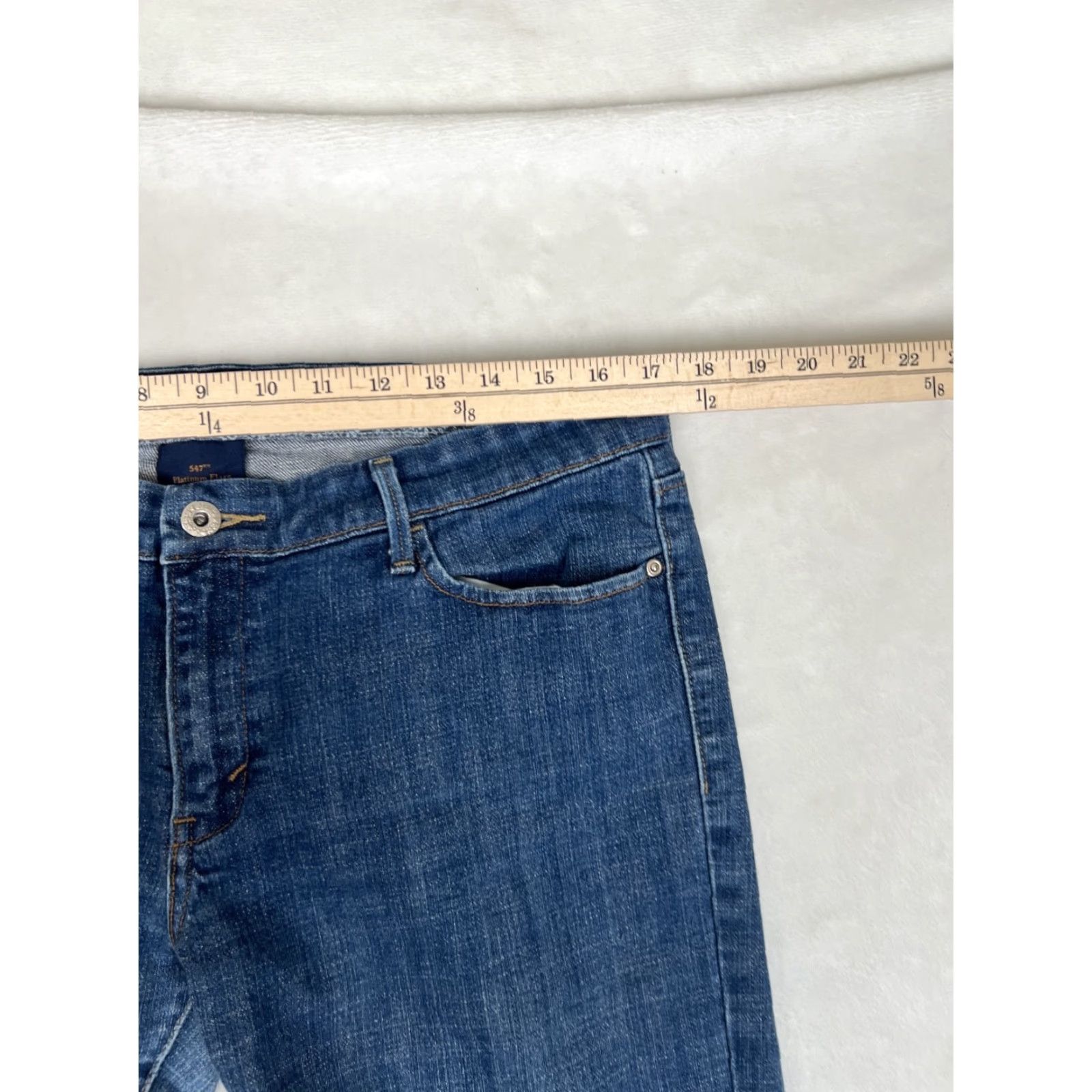 Levi's VINTAGE Levi's 547 Platinum Flare Blue Denim Jeans 14 Regular Women 34in 30in Medium Blue Denim Flared 5-Pocket Size 36" / US 14 / IT 50 - 6 Thumbnail