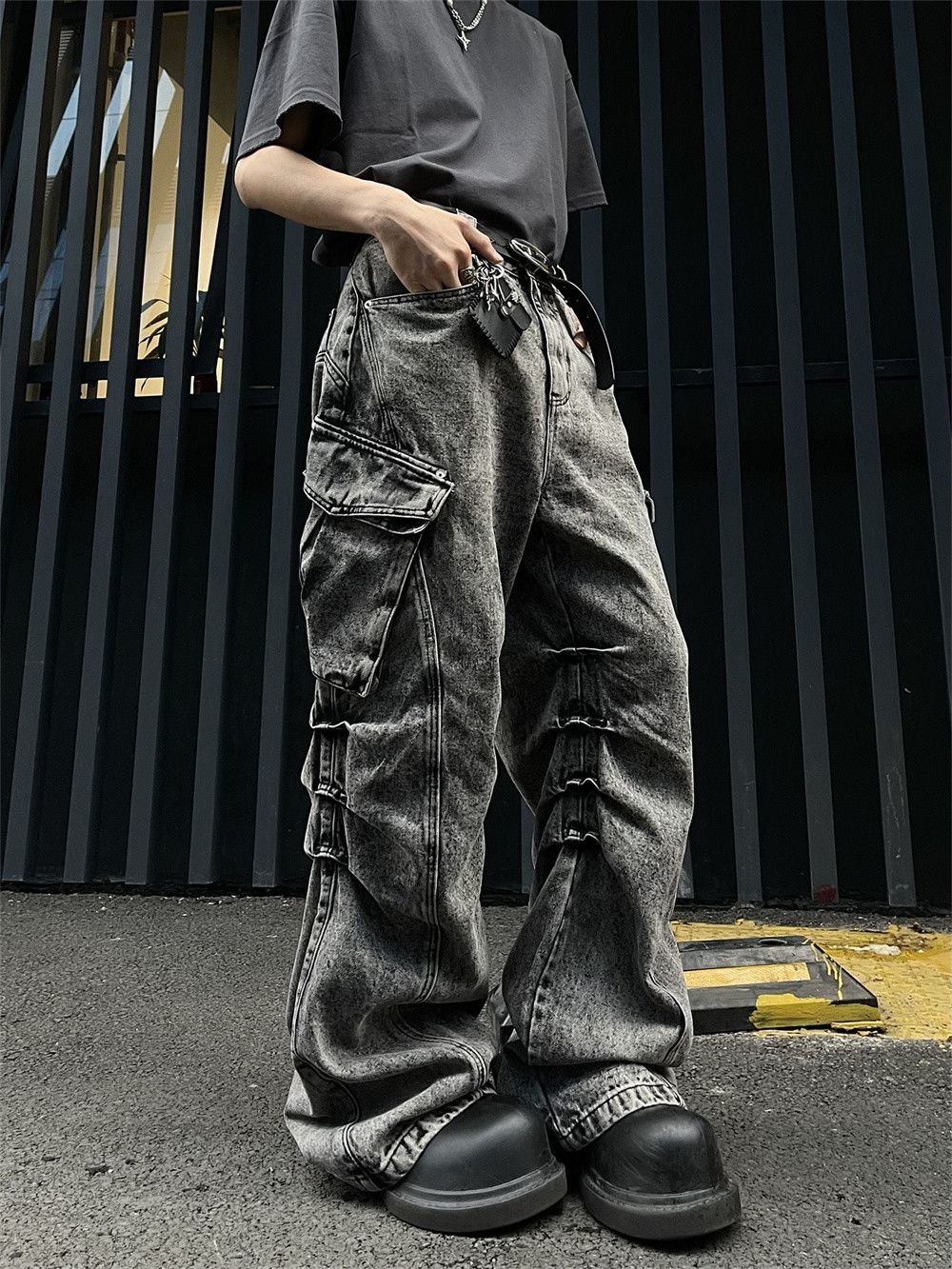 Japanese Brand Big Pocket pleated Baggy Jeans Size US 32 / EU 48 - 1 Thumbnail