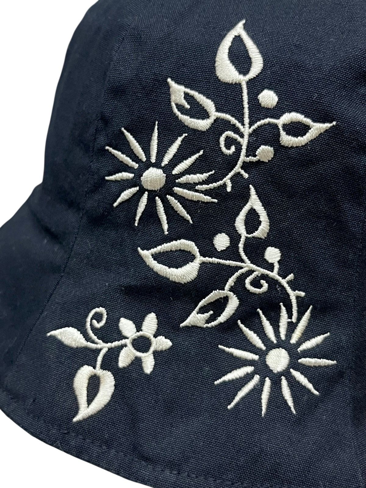Anna Sui Vintage Anna Sui Floral Embroidered 7-Panel Bucket Hat Size ONE SIZE - 4 Thumbnail