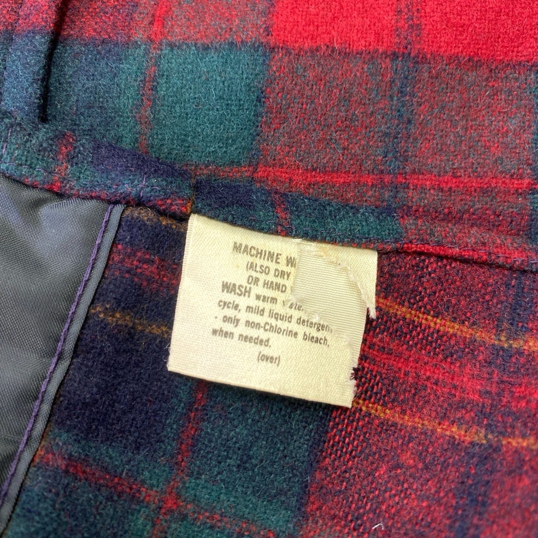 Pendleton VINTAGE Pendleton Wool Flannel Button-Up Shirt Leather Elbow Patches Mens L Red Size US L / EU 52-54 / 3 - 4 Thumbnail