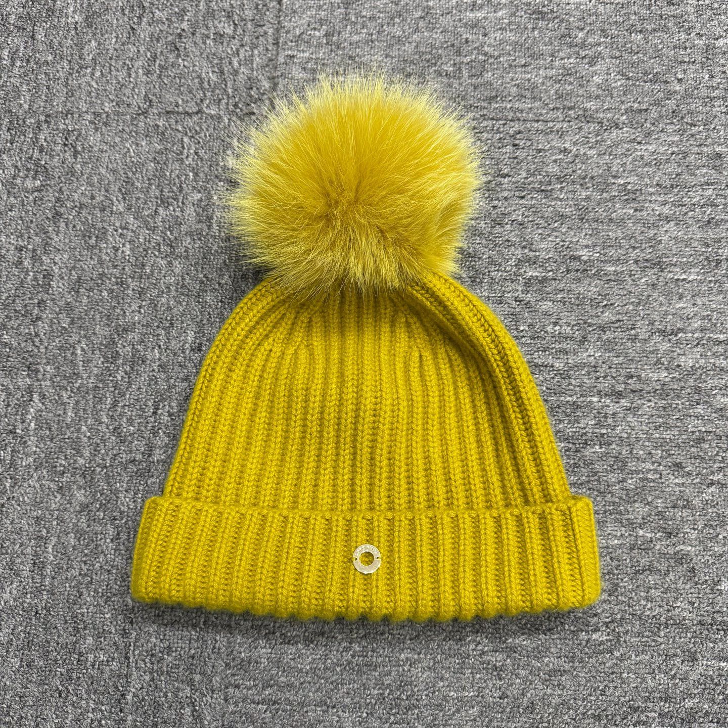 Loro Piana Loro Piana Cashmere Beanie Fox Fur Pom 48-52cm New Size ONE SIZE - 1 Thumbnail