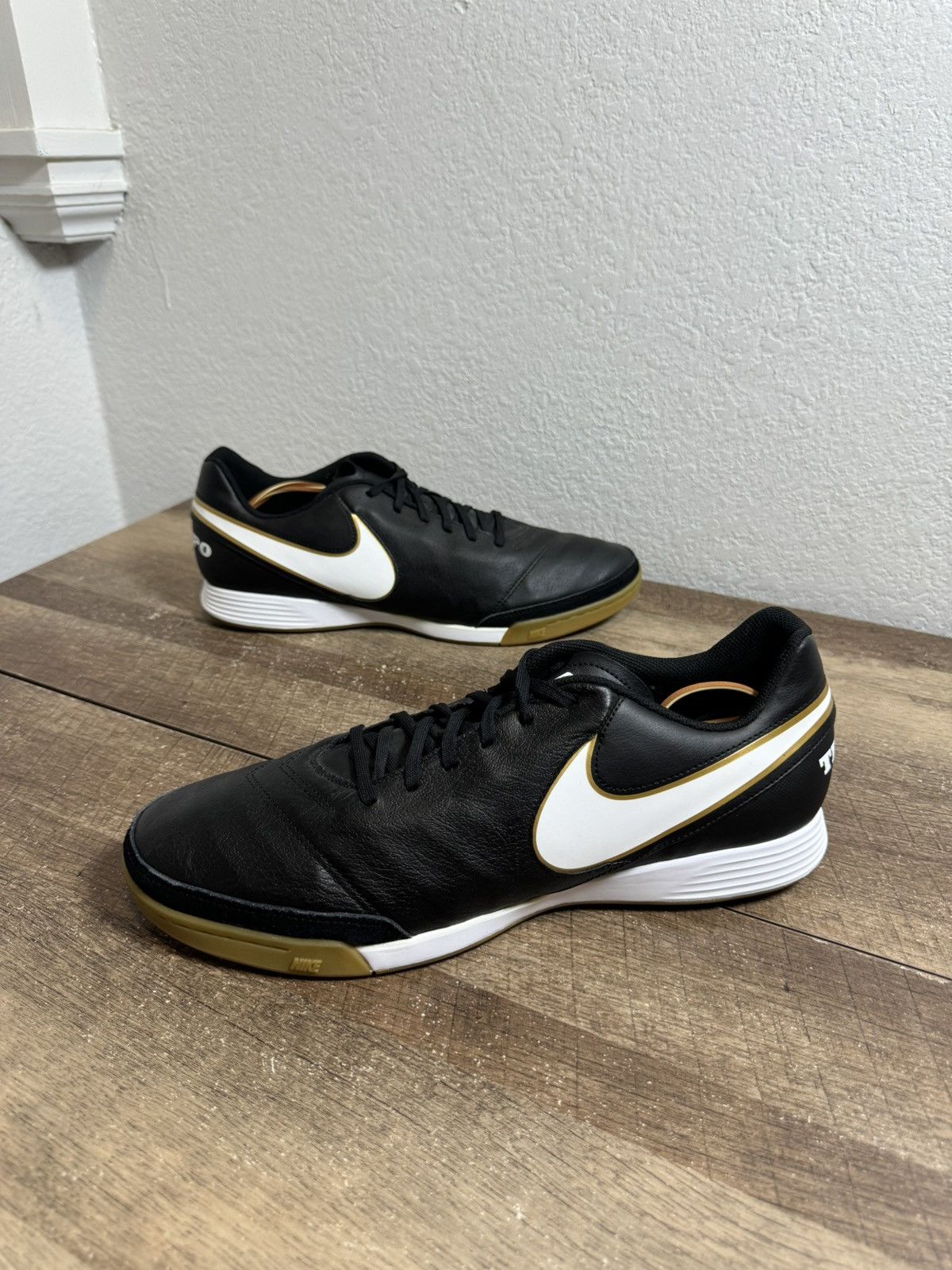 Nike Men's Nike Tiempo X Genio II BLACK Indoor Soccer size 13 Size US 13 / EU 46 - 2 Thumbnail