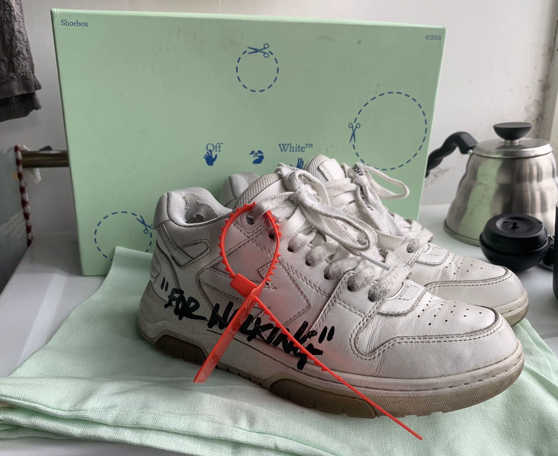 Off-White Off-White Out of Office Sneakers Size US 5 / IT 35 - 1 Thumbnail