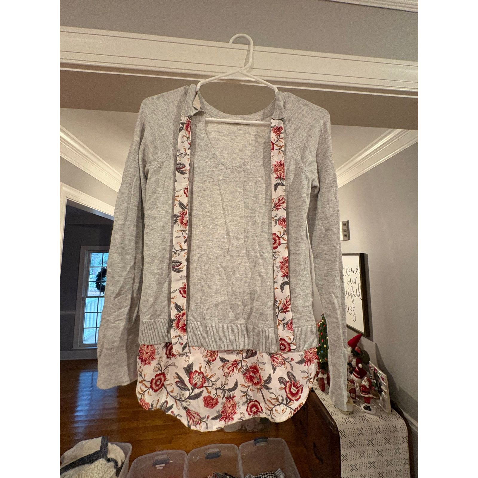Loft LOFT XS Gray Floral Layered Look Sweater Blouse Hem Size XS / US 0-2 / IT 36-38 - 2 Thumbnail