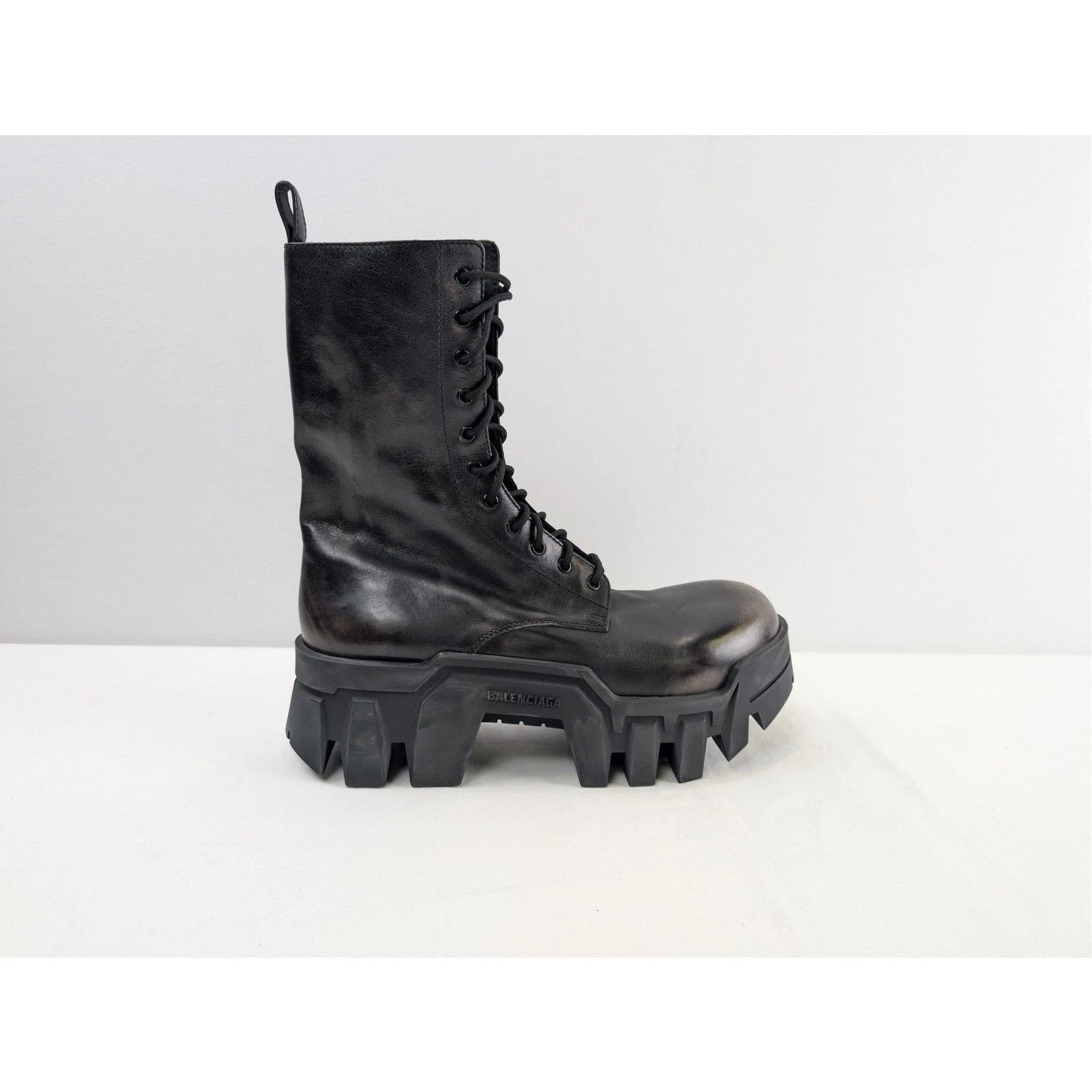 Balenciaga o1rshd1 Q:2 / Worn-out Effect Leather Bulldozer Laceup Boots Size US 11 / EU 44 - 3 Thumbnail