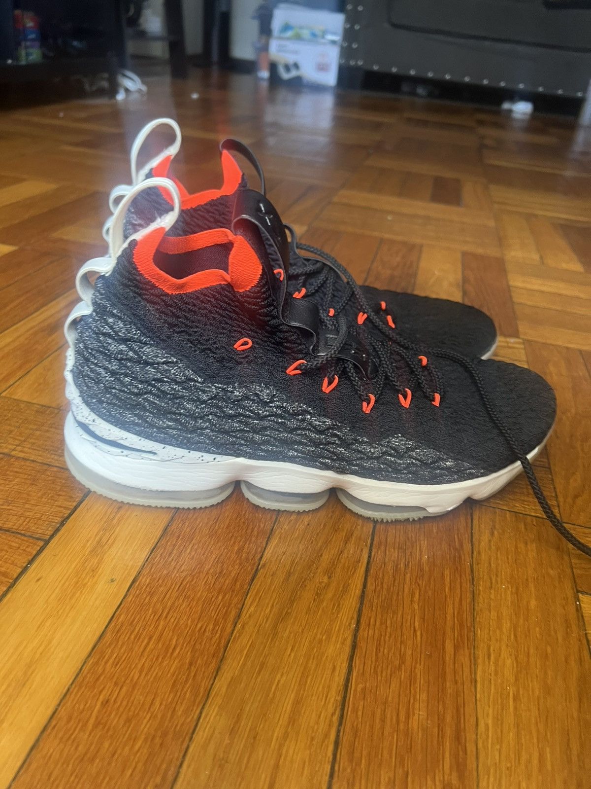 Nike Nike LeBron 15 “Bright Crimson” Size US 12 / EU 45 - 2 Thumbnail