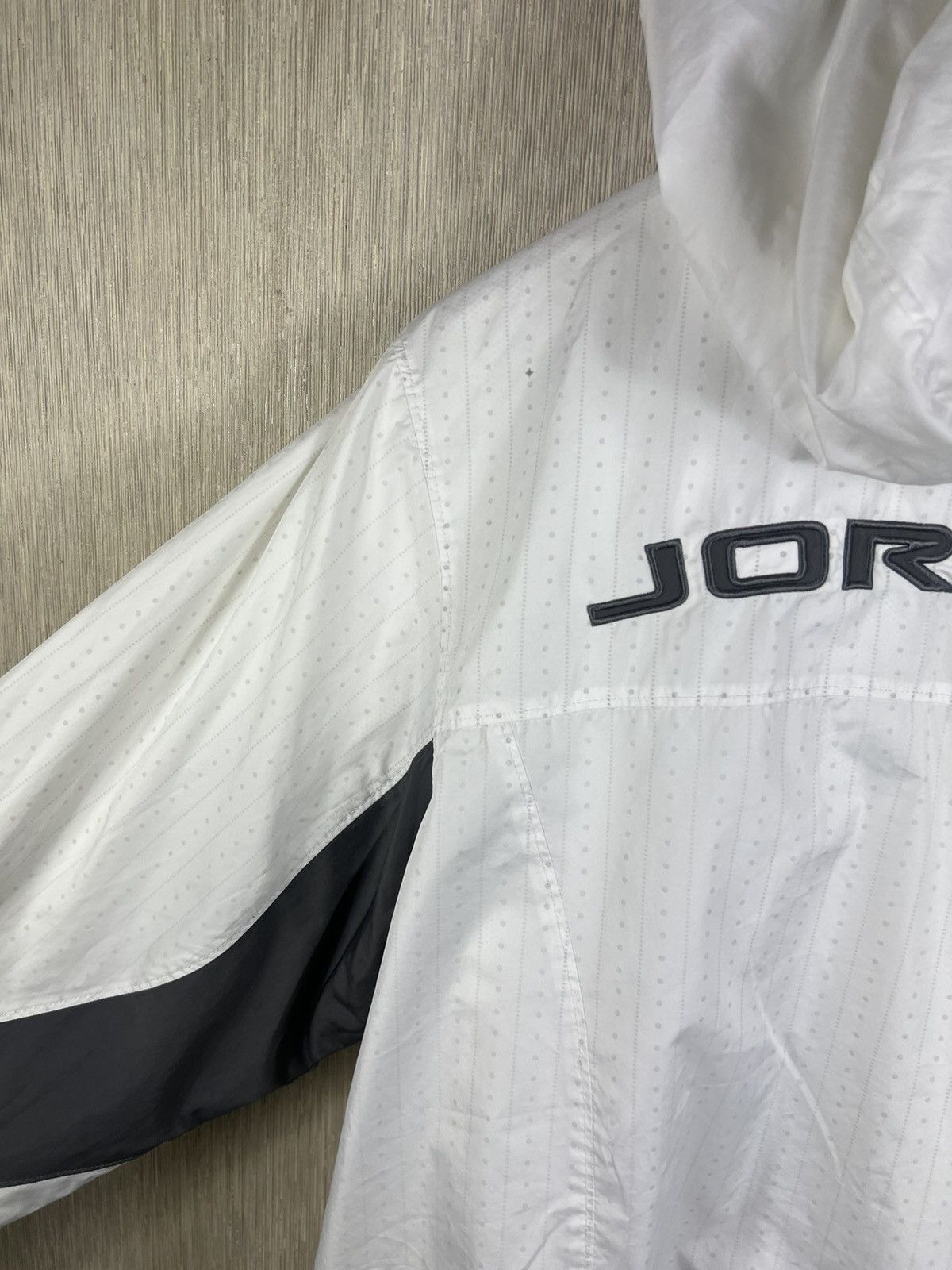 Jordan Brand Vintage Nike Jordan brand y2k light jacket windbreaker retro Size US L / EU 52-54 / 3 - 25 Thumbnail