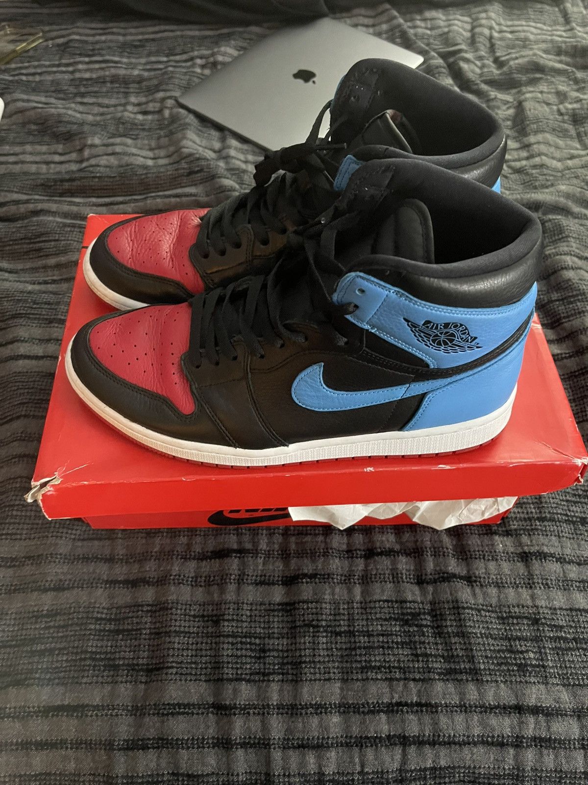 Jordan Brand WMNS AIR JORDAN 1 HIGH OG Nc to Chi Size US 11.5 / EU 44-45 - 6 Thumbnail