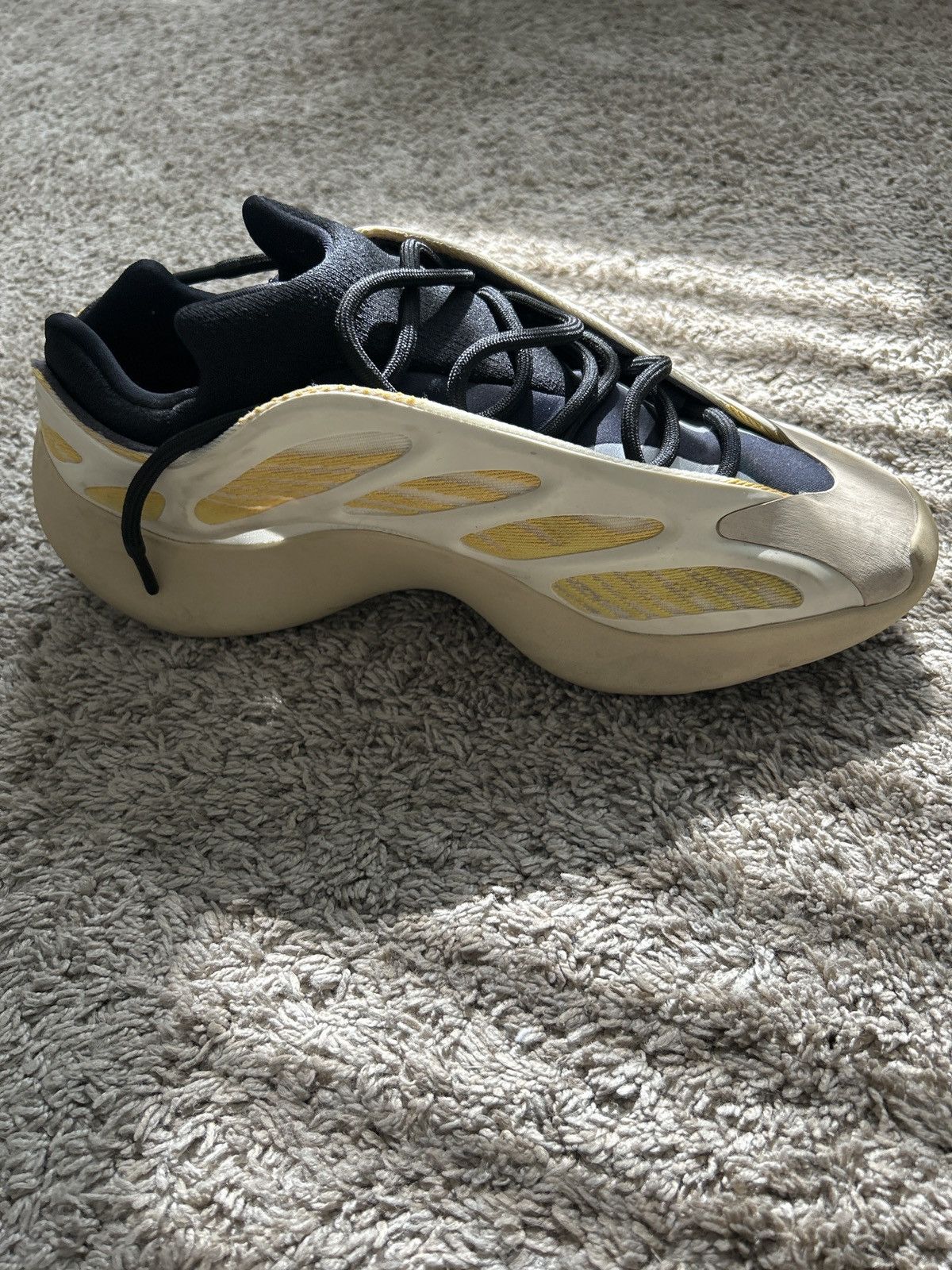 Yeezy Adidas Yeezy 700 V3 Azael Size US 10 / EU 43 - 6 Thumbnail