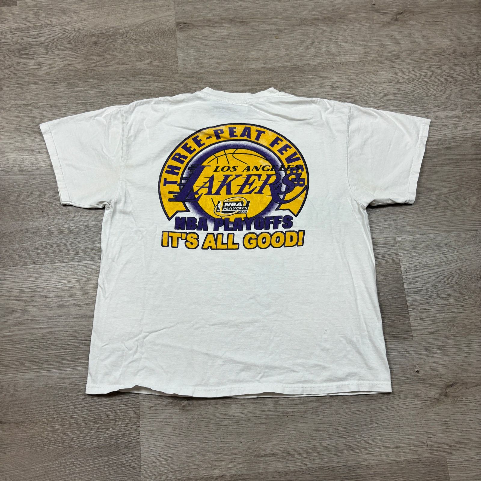 Delta × NBA × Vintage VTG Los Angeles Lakers Three Peat Fever 2002 Playoffs T XL Size US XL / EU 56 / 4 - 3 Thumbnail