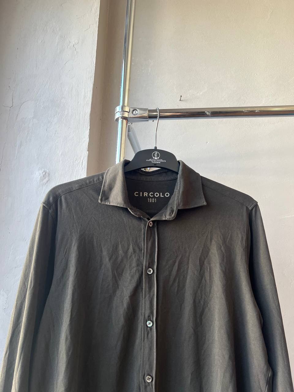 Circolo 1901 CIRCOLO 1901 MENS CLASSIC SOLID COTTON BLEND BUTTON SHIRT XL Size US XL / EU 56 / 4 - 3 Thumbnail