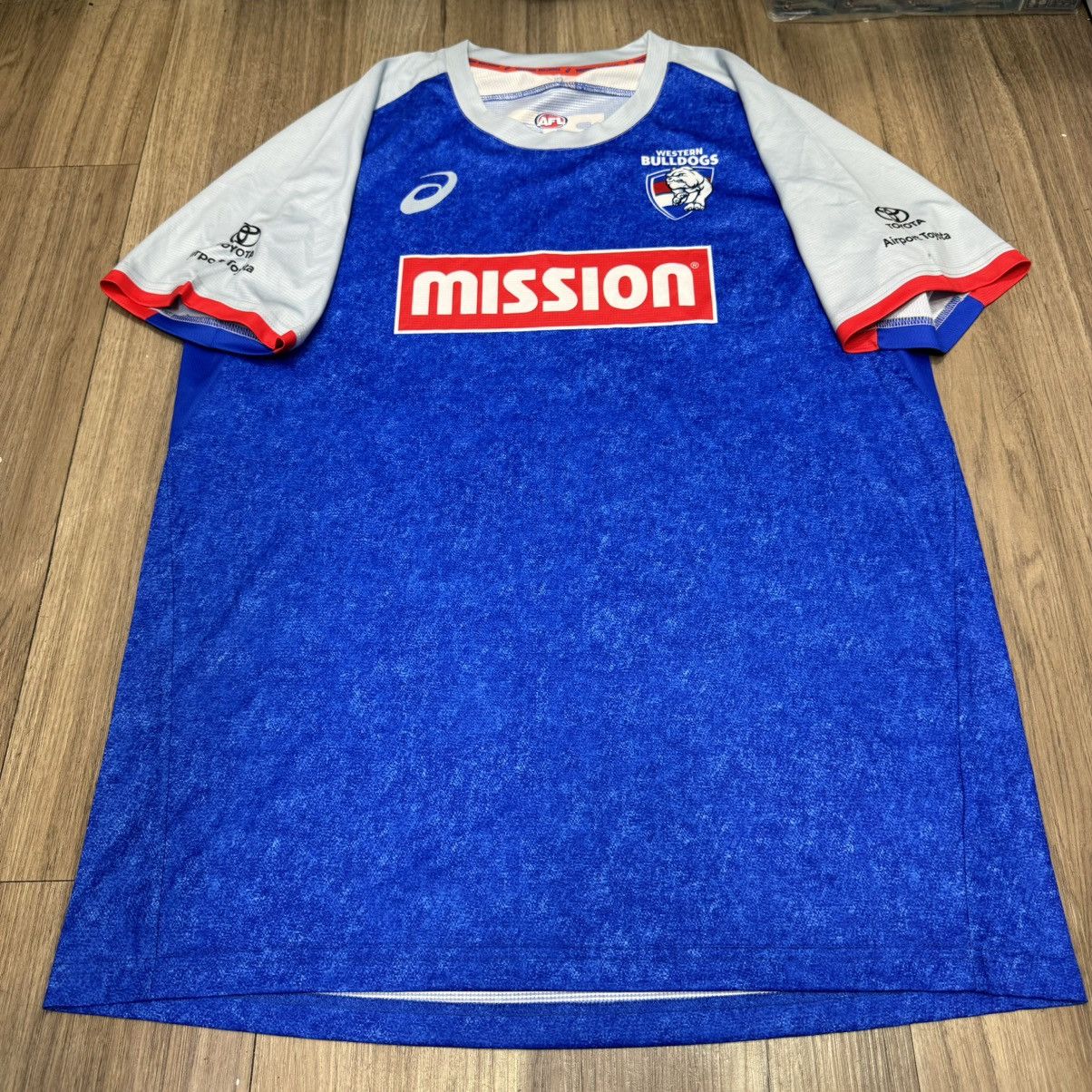 Asics Western Bulldogs Asics 2026 Training jersey Size US XL / EU 56 / 4 - 1 Thumbnail