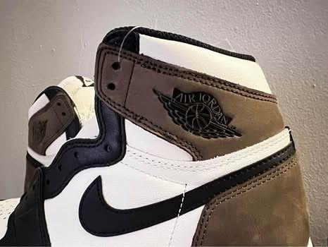 Nike Jordan 1 Mocha Size US 8 / EU 41 - 5 Thumbnail