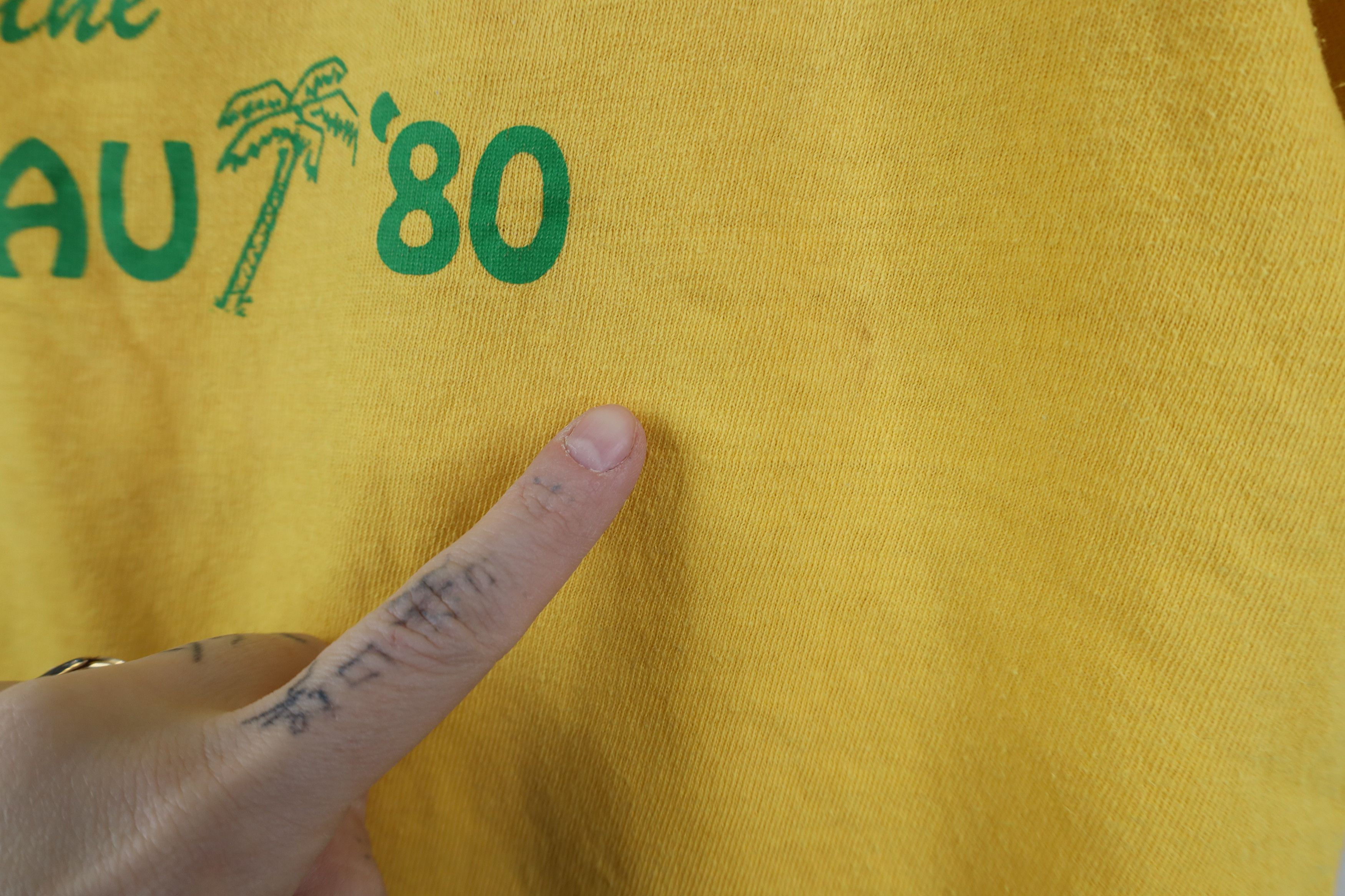 Vintage Vintage 80s Omicron I Got Lei'd Luau Flower T-Shirt USA 1980 Size L / US 10 / IT 46 - 9 Thumbnail