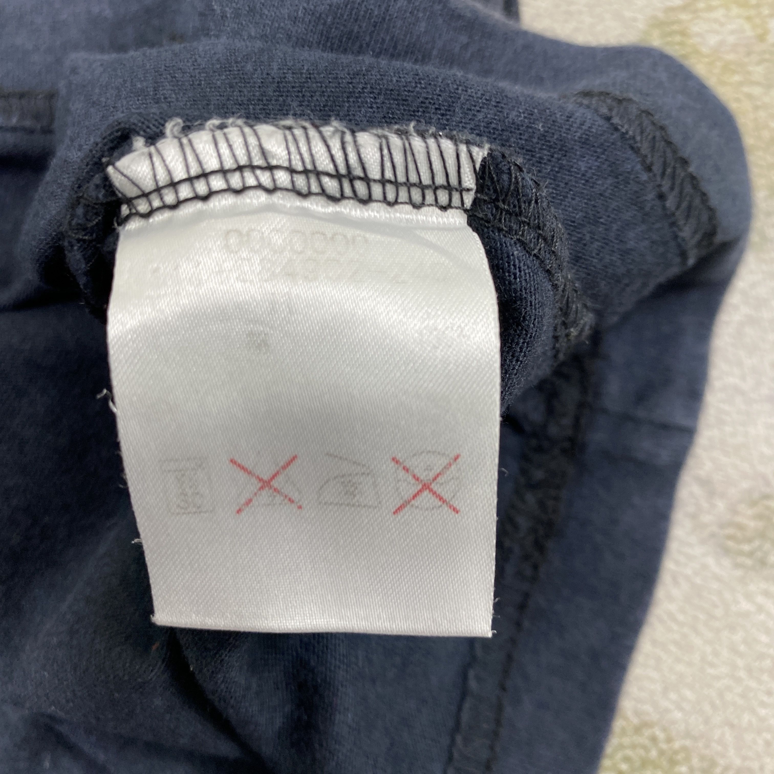 Tommy Hilfiger Vintage Tommy Hilfiger Big Logo Large T-shirt D027 Size US L / EU 52-54 / 3 - 6 Thumbnail