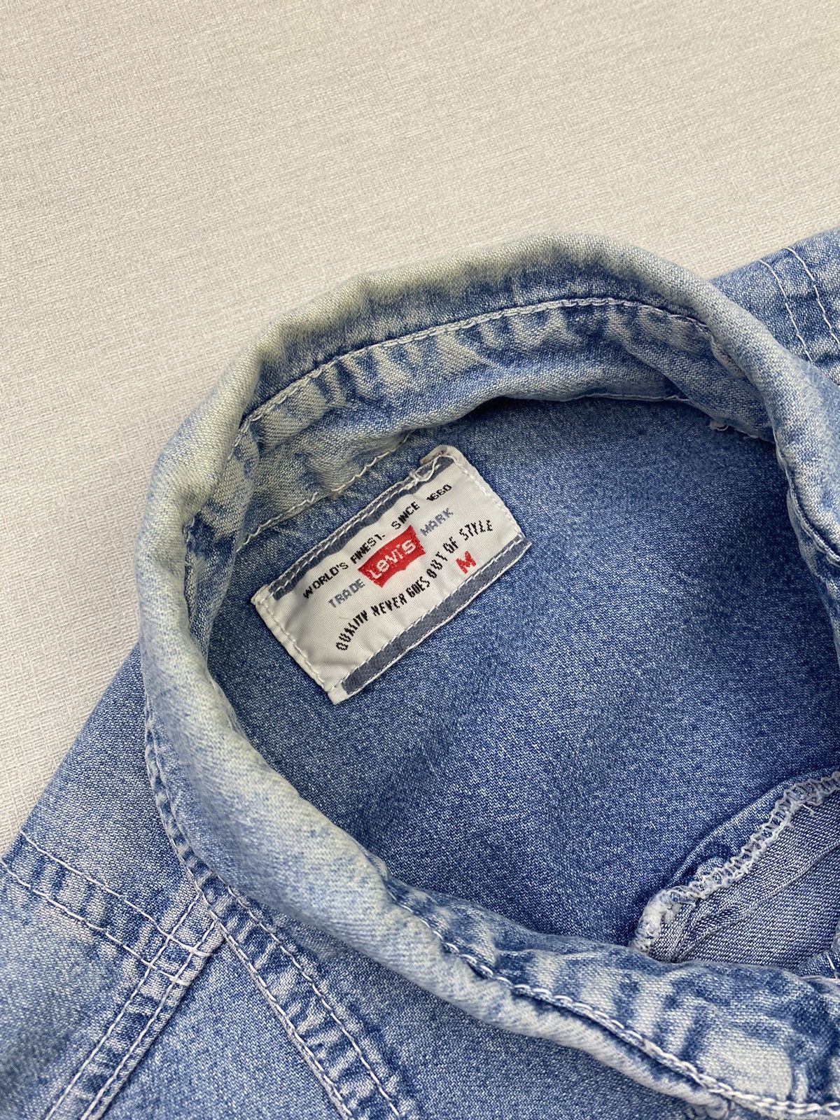 Levi's × Vintage Mens Vintage Levi’s Long Sleeve Denim Shirt size M Size US M / EU 48-50 / 2 - 3 Thumbnail