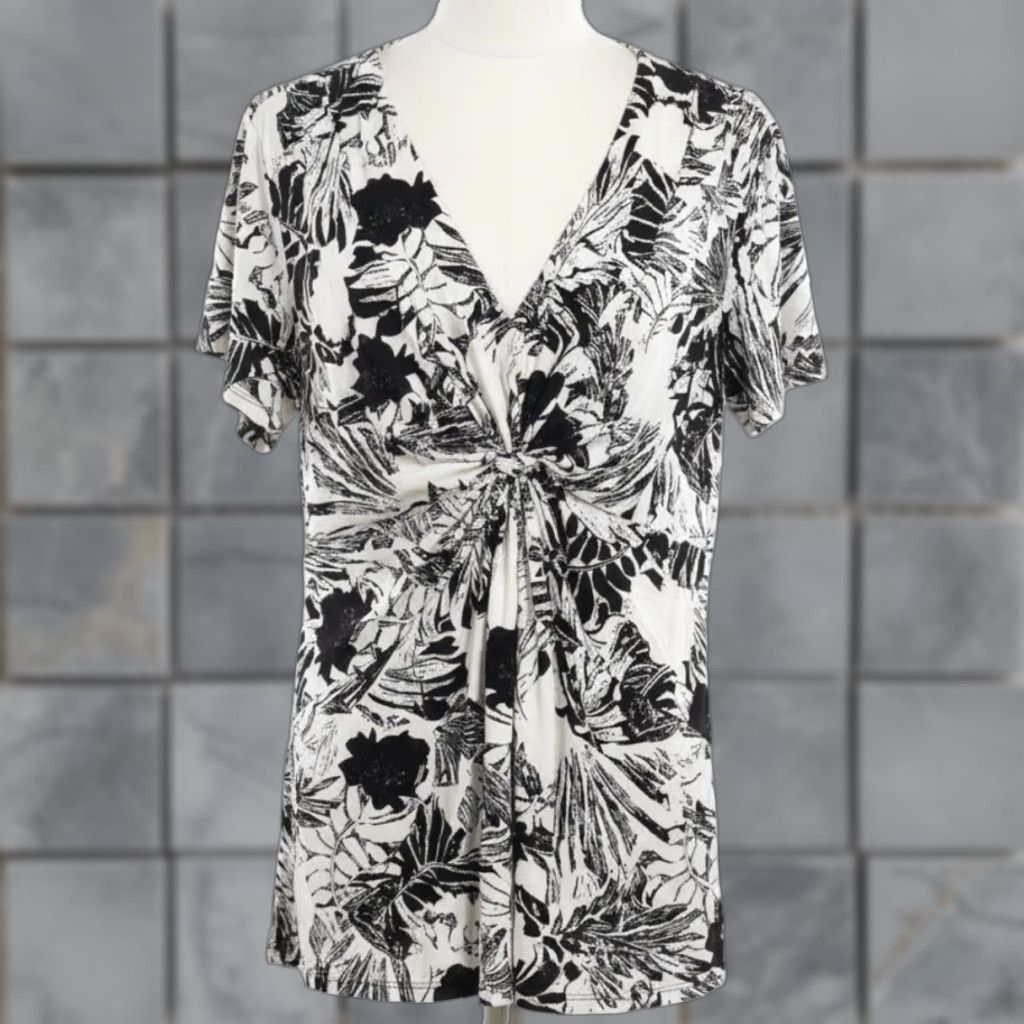 Vintage Daisy Fuentes Blouse Womens XL Black White Floral Twist Front Stretch Top Tunic V-Neck Flutter Sleeve Pullover Casual Short Sleeve Size XL / US 12-14 / IT 48-50 - 1 Thumbnail