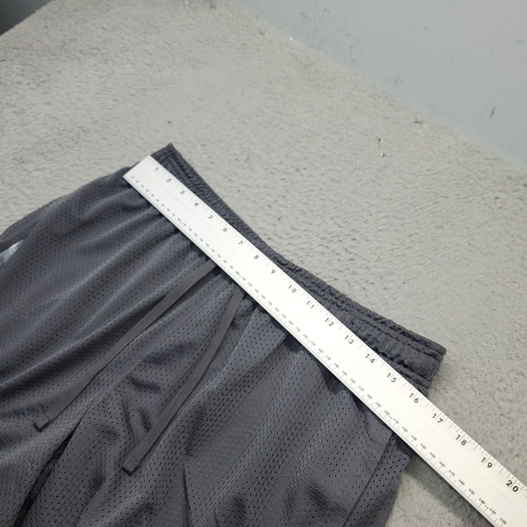 Under Armour Under Armour UA Icon Shorts Men L Gray Lightweight Timberwolf Sweat-Wicking Size US 33 - 3 Thumbnail