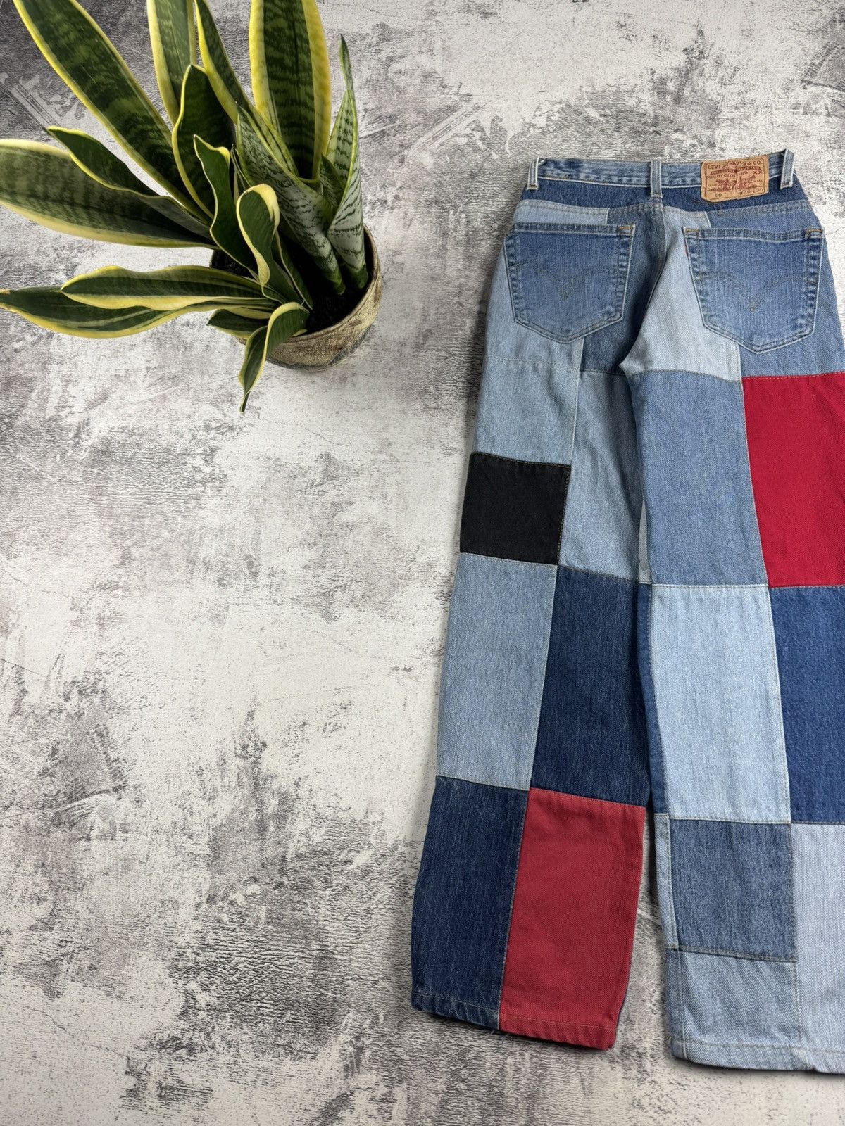 Levi's Levis’s Patchwork Women’s Straight Reworked 26 Size Vintage Denim Jeans Trousers Size 26" / US 2 / IT 38 - 3 Thumbnail