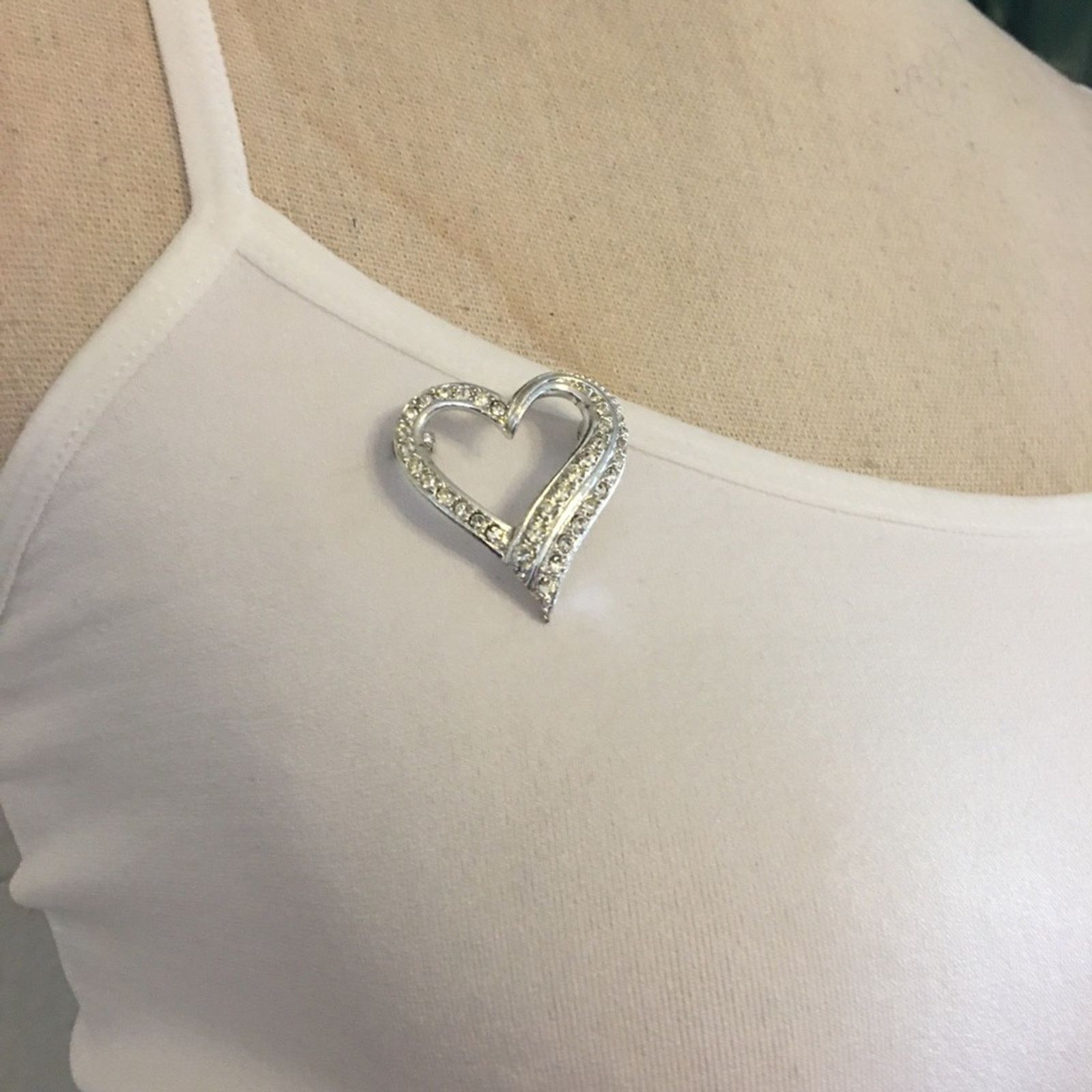 Vintage Vintage 80s silver tone rhinestone heart brooch Size ONE SIZE - 8 Thumbnail