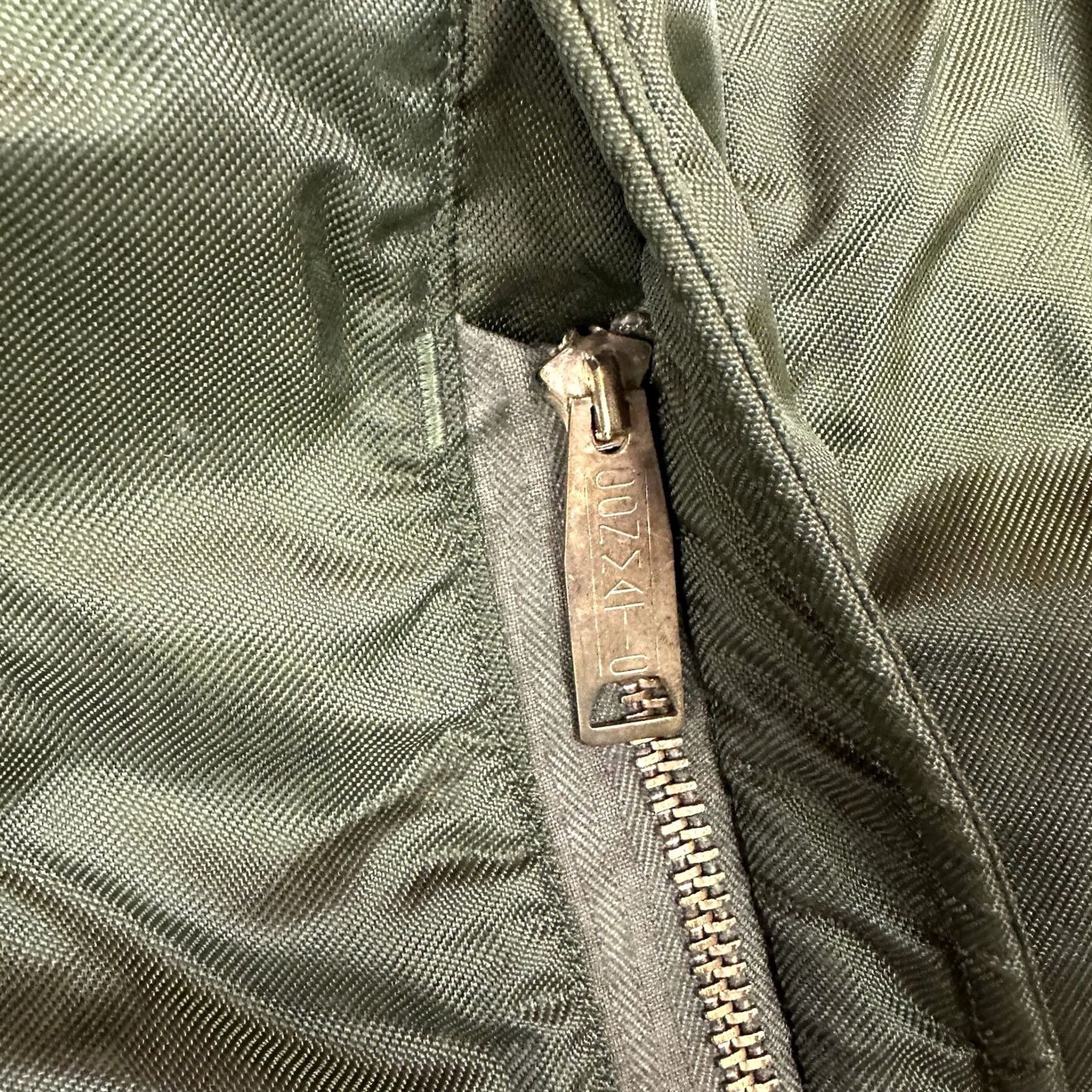 Vintage VINTAGE Brill Bros Army Winter Outdoor Cargo Pants Green Nylon 29in Inseam L Regular Men’s Rustic Workwear Insulated Pockets Front Zip Button Size US 33 - 4 Thumbnail