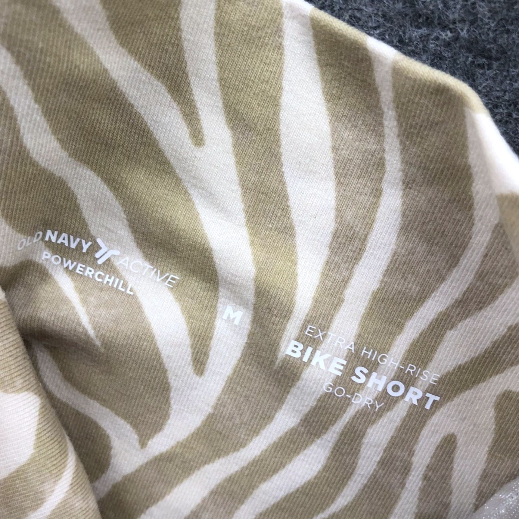 Old Navy Old Navy Bike Short Womens M Extra High Rise Animal Print Tan White Active Yoga Size 32" / US 10 / IT 46 - 8 Thumbnail