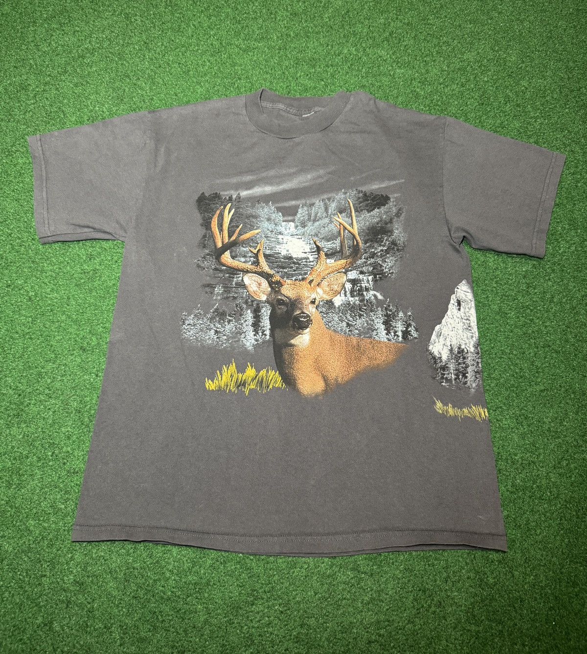 Vintage Vintage Deer Buck Nature Animal Print Wrap Around T Shirt Size US L / EU 52-54 / 3 - 1 Thumbnail